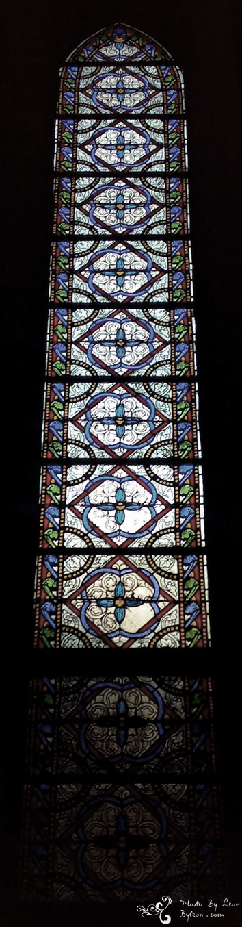 圣弥厄尔教堂的彩色玻璃